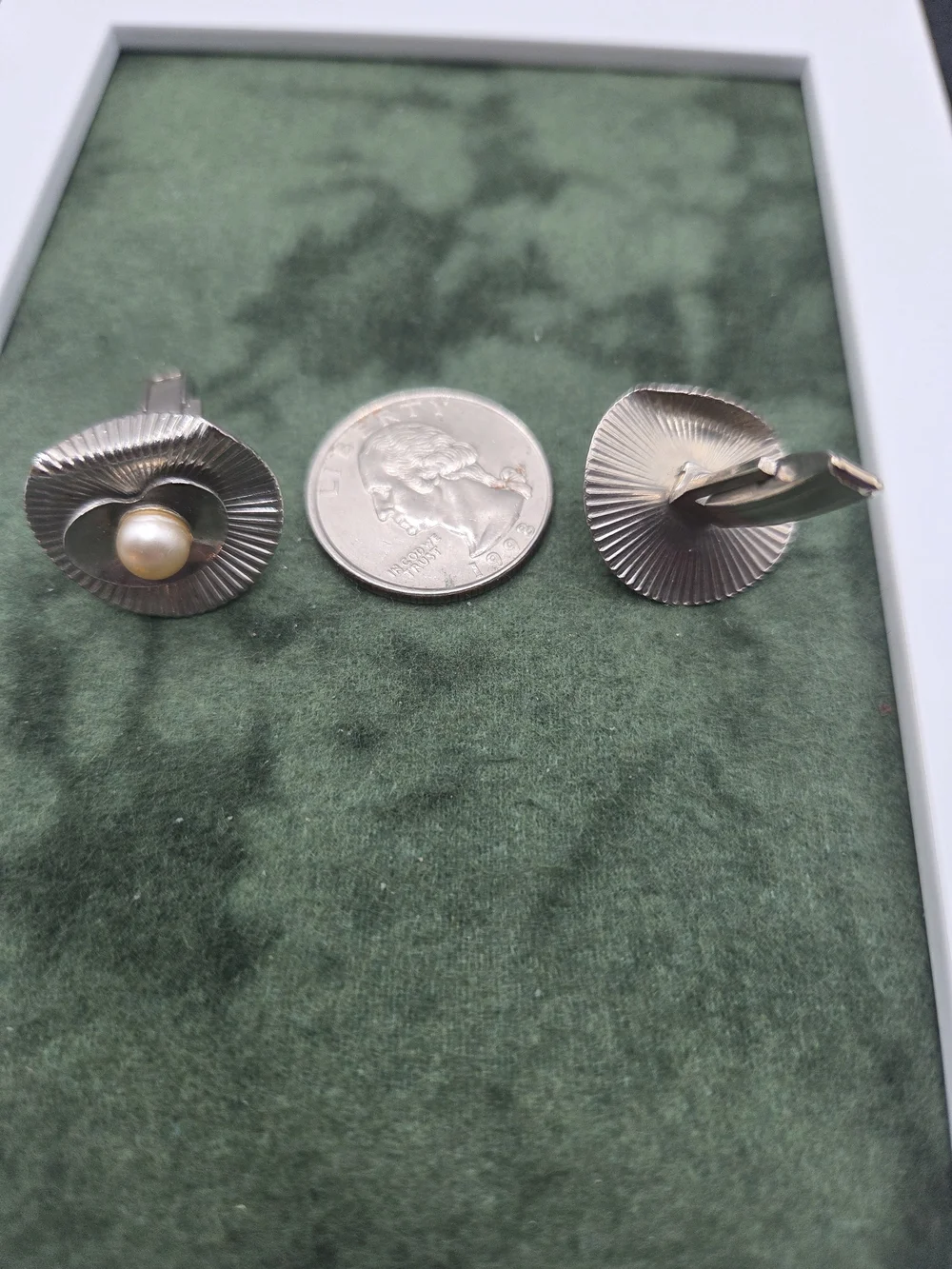 1422. Vintage Silver Tone Cufflinks with Pearl Accent